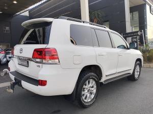 Toyota Land Cruiser 200 4.5D-4D V8 VX-R - Image 4