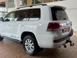 Toyota Land Cruiser 200 4.5D-4D V8 VX-R - Image 5