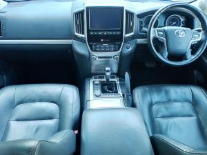 Toyota Land Cruiser 200 4.5D-4D V8 VX-R - Image 6