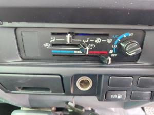 Toyota Land Cruiser 79 4.2D single cab - Image 15