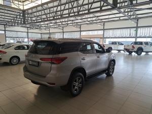 Toyota Fortuner 2.4GD-6 manual - Image 2