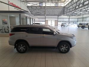 Toyota Fortuner 2.4GD-6 manual - Image 3