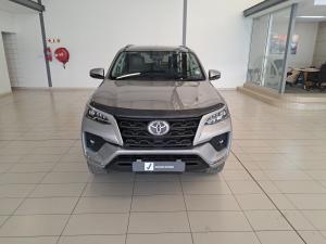 Toyota Fortuner 2.4GD-6 manual - Image 4