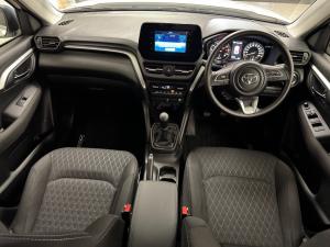 Toyota Urban Cruiser 1.5 XR manual - Image 6