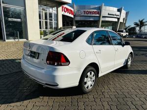 Volkswagen Polo sedan 1.6 Trendline - Image 2
