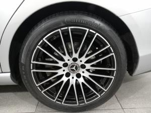 Mercedes-Benz C-Class C200 - Image 25