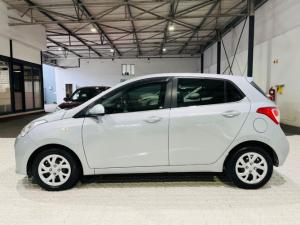 Hyundai Grand i10 1.0 Premium hatch - Image 4