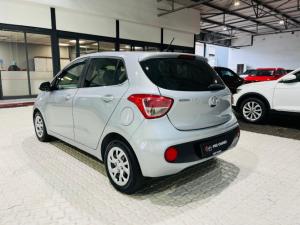 Hyundai Grand i10 1.0 Premium hatch - Image 5