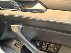 Volkswagen Passat 2.0TSI R-Line - Image 14