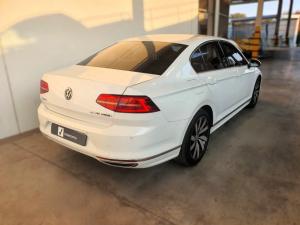 Volkswagen Passat 2.0TSI R-Line - Image 4