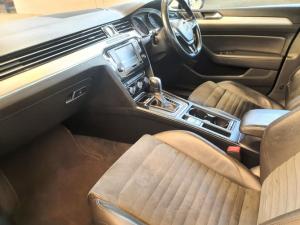 Volkswagen Passat 2.0TSI R-Line - Image 9