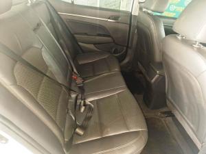 Hyundai Elantra 1.6 Executive auto - Image 4