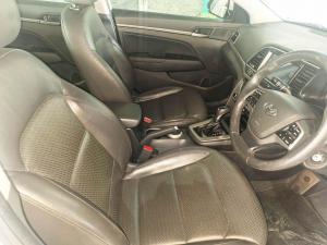 Hyundai Elantra 1.6 Executive auto - Image 7