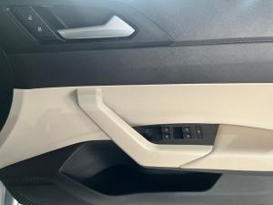 Volkswagen Polo sedan 1.6 manual - Image 6