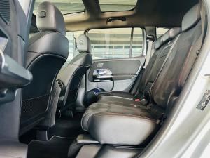 Mercedes-Benz GLB GLB220d 4Matic Progressive - Image 6