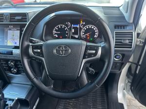 Toyota Land Cruiser Prado 4.0 VX - Image 8