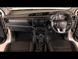 Toyota Hilux 2.4GD-6 double cab 4x4 Raider manual - Image 6
