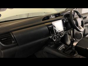 Toyota Hilux 2.4GD-6 double cab 4x4 Raider manual - Image 7