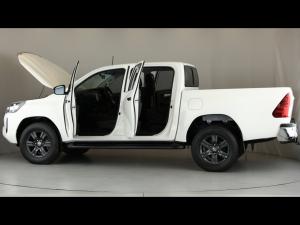 Toyota Hilux 2.4GD-6 double cab 4x4 Raider manual - Image 11