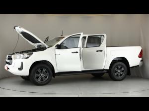 Toyota Hilux 2.4GD-6 double cab 4x4 Raider manual - Image 12