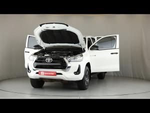 Toyota Hilux 2.4GD-6 double cab 4x4 Raider manual - Image 13