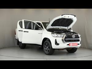 Toyota Hilux 2.4GD-6 double cab 4x4 Raider manual - Image 14