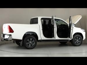 Toyota Hilux 2.4GD-6 double cab 4x4 Raider manual - Image 16