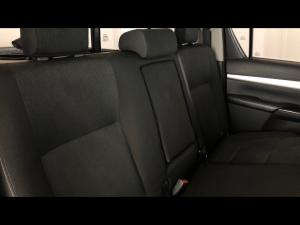 Toyota Hilux 2.4GD-6 double cab 4x4 Raider manual - Image 20