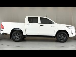 Toyota Hilux 2.4GD-6 double cab 4x4 Raider manual - Image 3