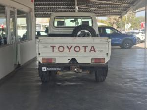 Toyota Land Cruiser 79 4.2D single cab - Image 5