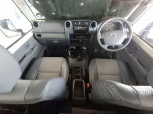 Toyota Land Cruiser 79 4.2D single cab - Image 6