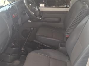 Toyota Land Cruiser 79 4.2D single cab - Image 7