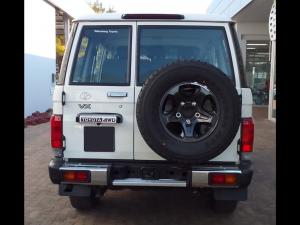 Toyota Land Cruiser 76 2.8GD-6 station wagon VX - Image 5