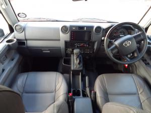 Toyota Land Cruiser 76 2.8GD-6 station wagon VX - Image 6