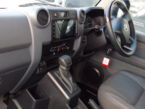 Toyota Land Cruiser 76 2.8GD-6 station wagon VX - Image 7