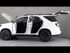Toyota Fortuner 2.5D-4D auto - Image 11