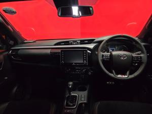 Toyota Hilux 2.8 GD-6 GR-S 4X4 automaticD/C - Image 6