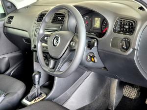Volkswagen Polo Vivo hatch 1.6 Comfortline auto - Image 11