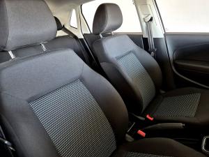 Volkswagen Polo Vivo hatch 1.6 Comfortline auto - Image 17