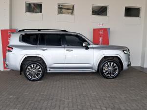 Toyota Land Cruiser 300 3.3D ZX - Image 3