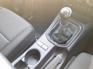 Toyota Hilux 2.4GD-6 Xtra cab Raider manual - Image 12