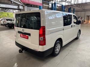 Toyota Quantum 2.8 LWB crew cab - Image 2