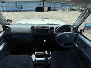 Toyota Land Cruiser 79 4.5D-4D V8 double cab LX - Image 10
