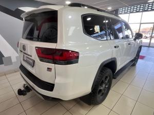 Toyota Land Cruiser 300 3.5T GR-Sport - Image 2