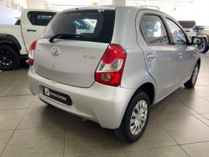 Toyota Etios hatch 1.5 Xi - Image 2