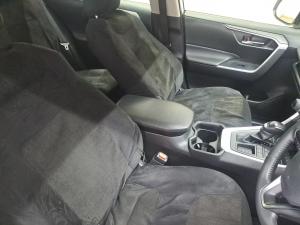 Toyota RAV4 2.0 GX auto - Image 11