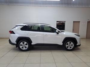 Toyota RAV4 2.0 GX auto - Image 3