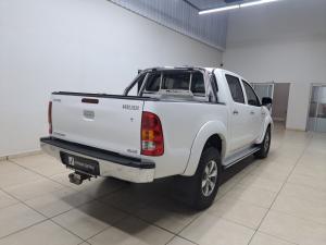 Toyota Hilux 3.0D-4D double cab 4x4 Raider auto - Image 2