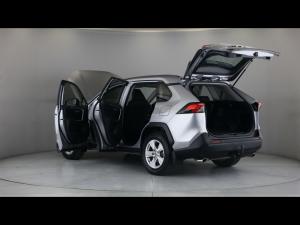 Toyota RAV4 2.0 GX auto - Image 10