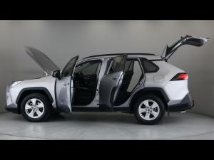 Toyota RAV4 2.0 GX auto - Image 11